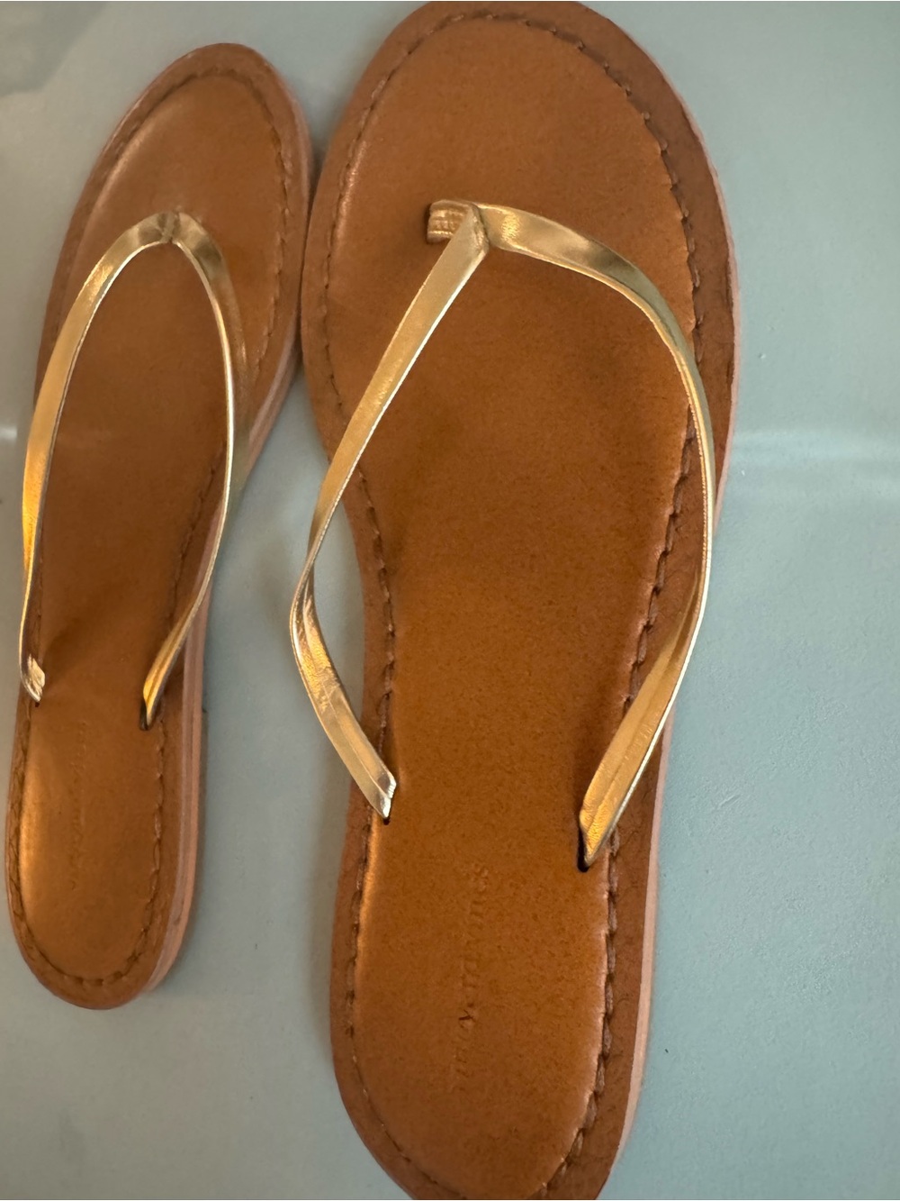 Vineyard Vines Women’s Tan Leather Sandals with Gold Straps Size 8 - Picture 3 of 4